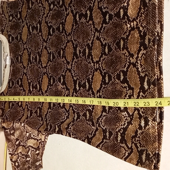 SML sport snake print stretchy sliky tee size L - Picture 5 of 7